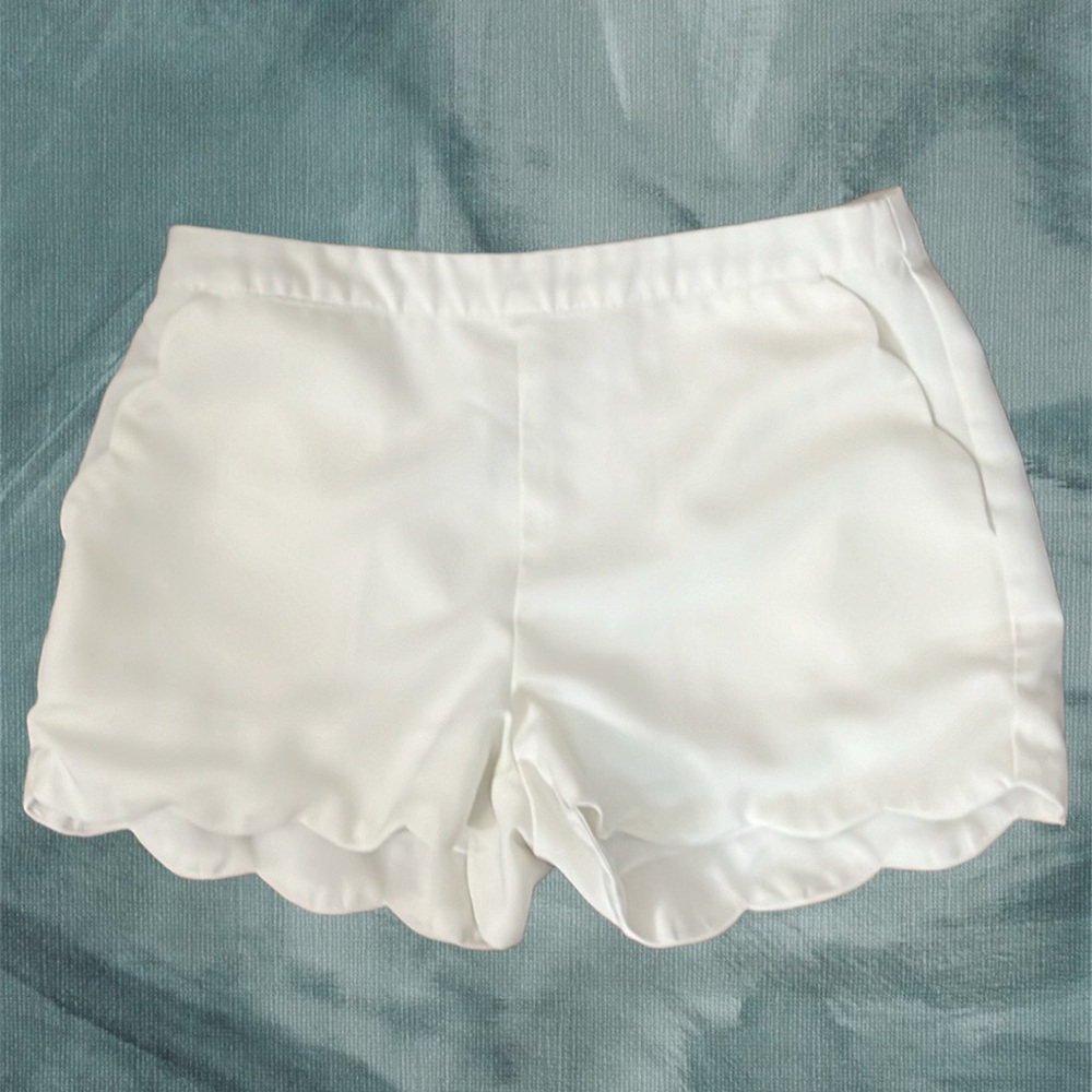 Miss Avenue Women’s White Mini Shorts Scalloped Edges Size Medium